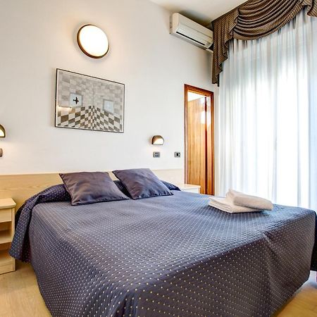 Hotel Villa dei Gerani Rimini Esterno foto