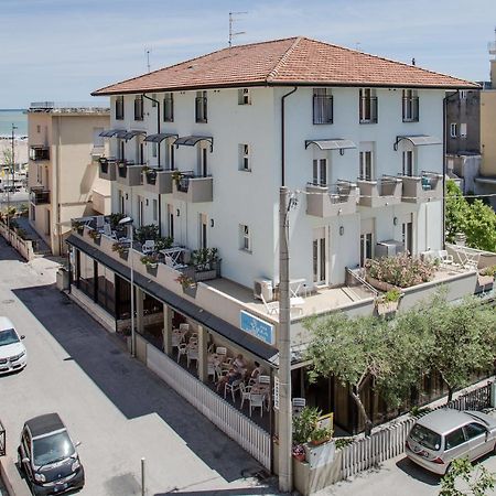 Hotel Villa dei Gerani Rimini Esterno foto