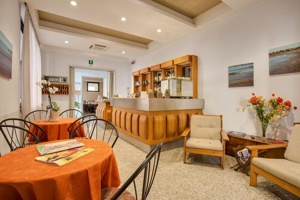 Hotel Villa dei Gerani Rimini Esterno foto
