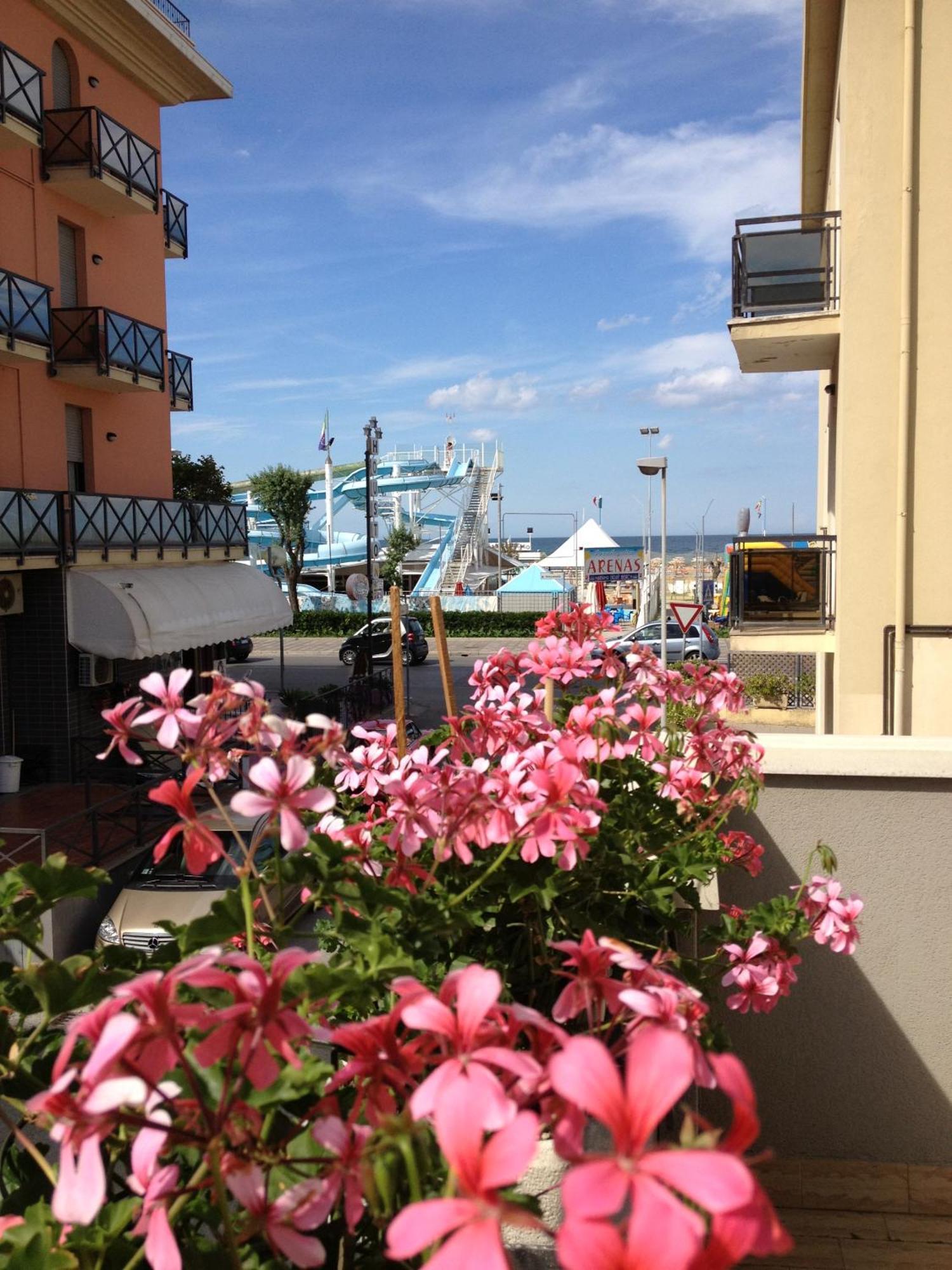 Hotel Villa dei Gerani Rimini Esterno foto