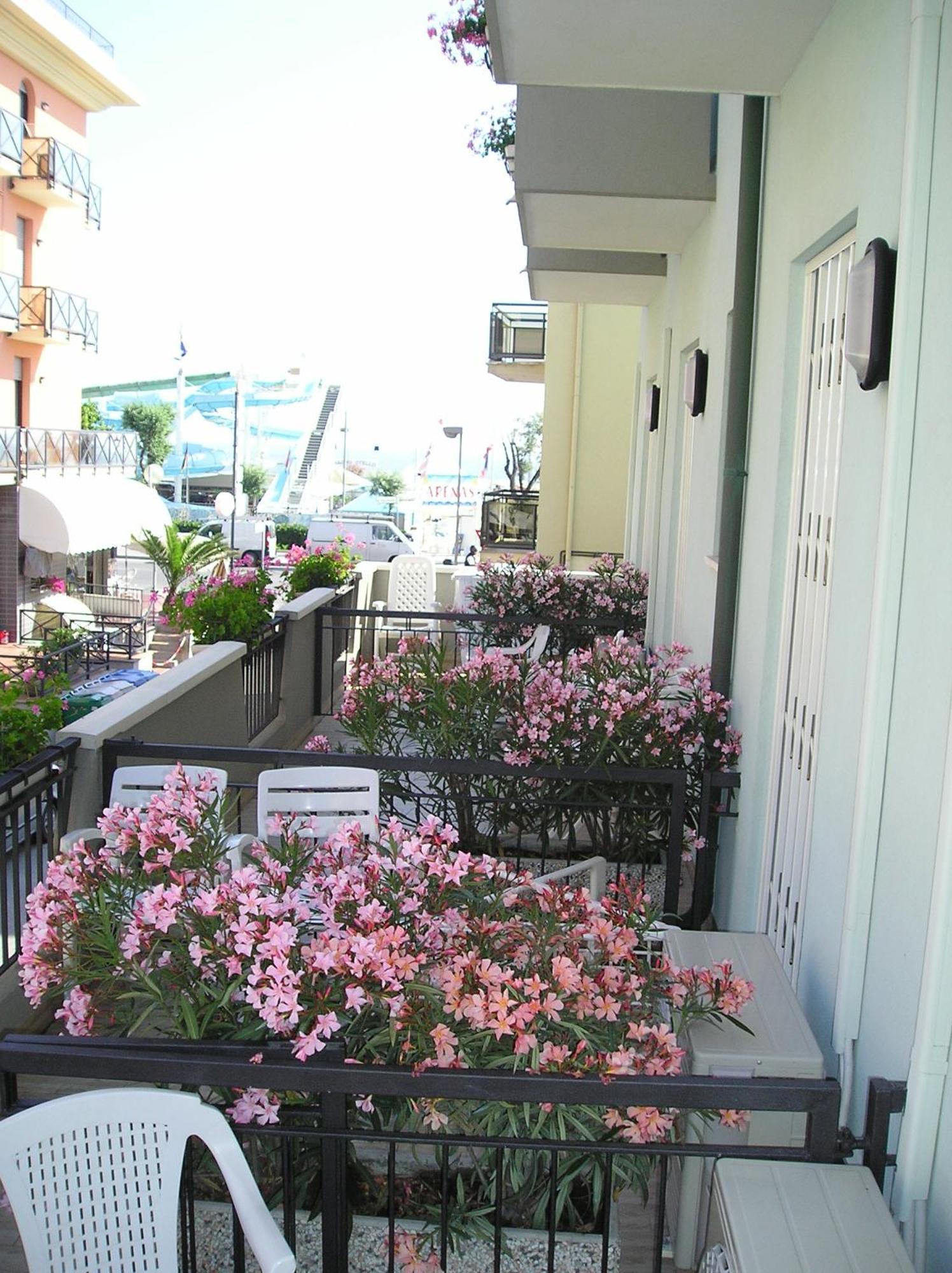 Hotel Villa dei Gerani Rimini Esterno foto