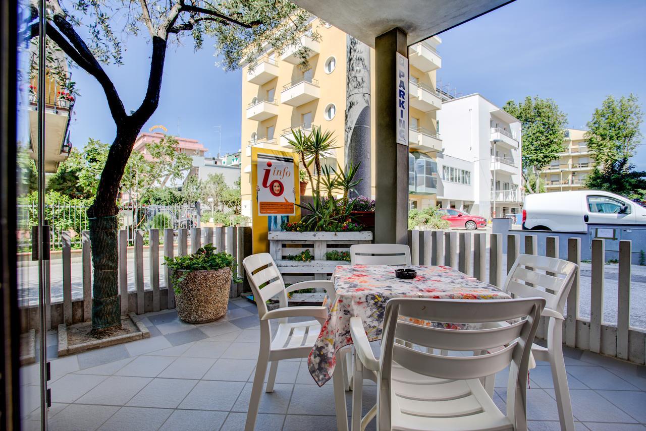 Hotel Villa dei Gerani Rimini Esterno foto