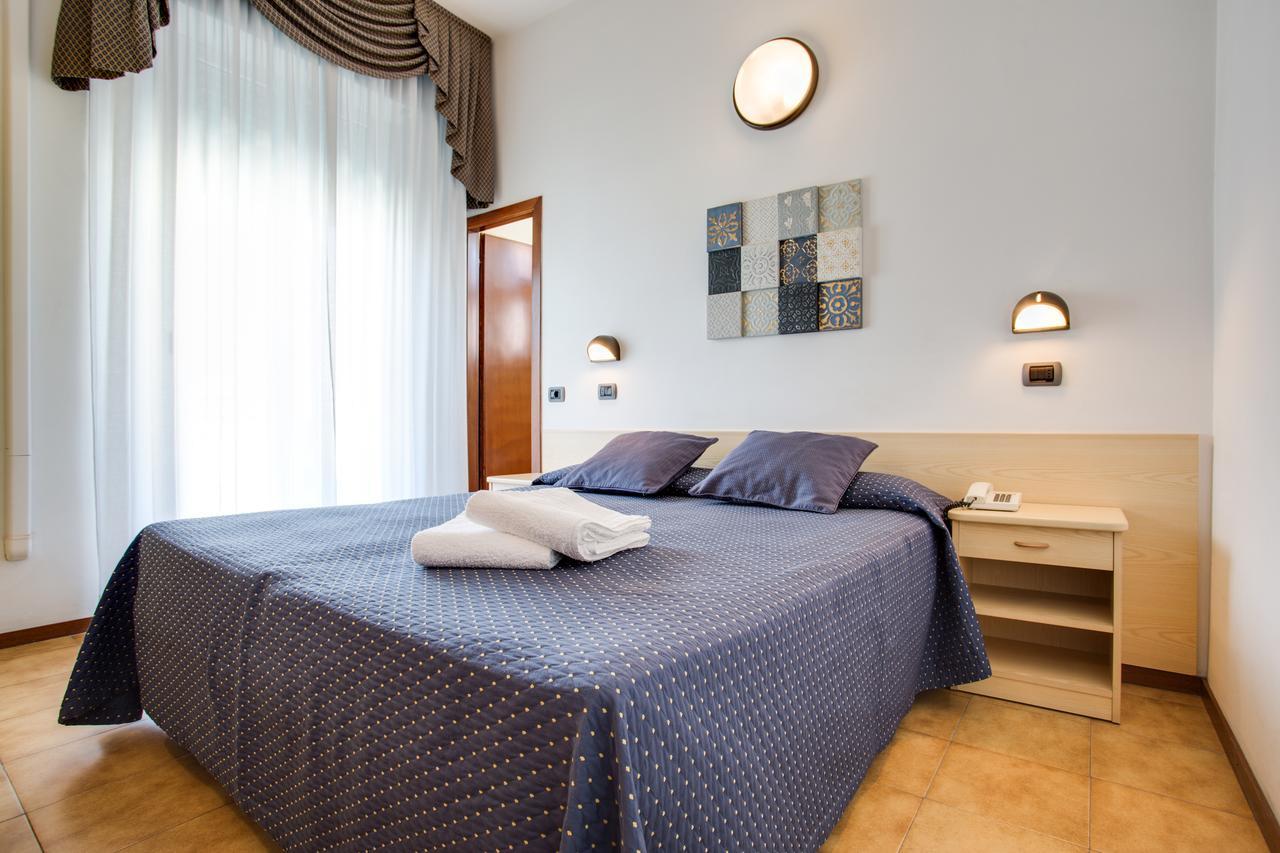 Hotel Villa dei Gerani Rimini Esterno foto