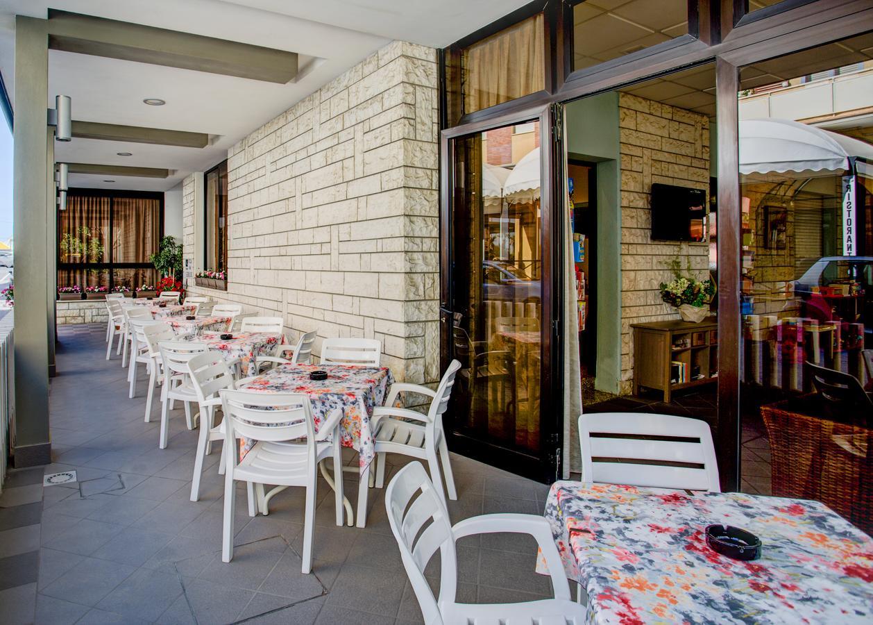 Hotel Villa dei Gerani Rimini Esterno foto