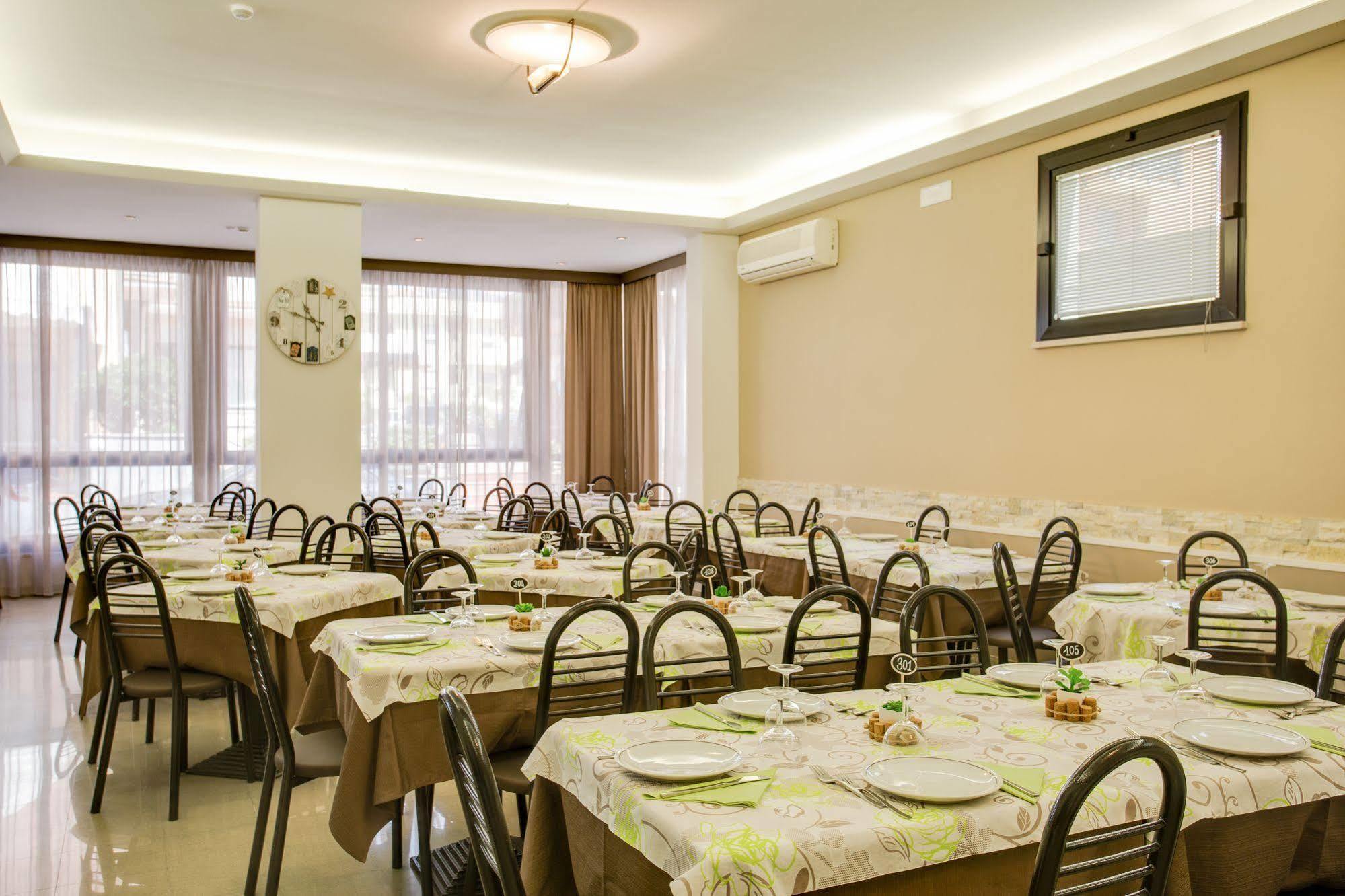 Hotel Villa dei Gerani Rimini Esterno foto