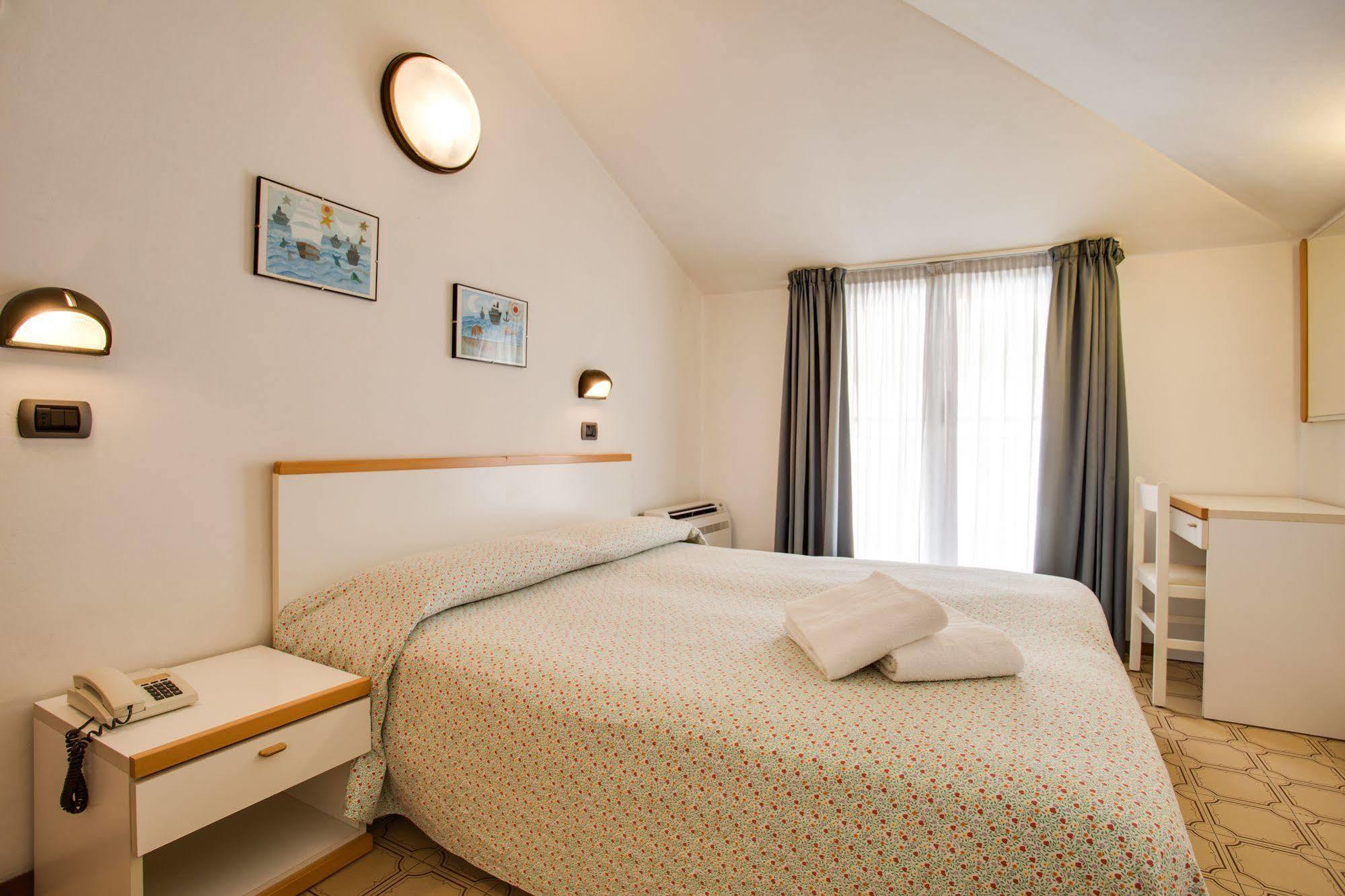Hotel Villa dei Gerani Rimini Esterno foto