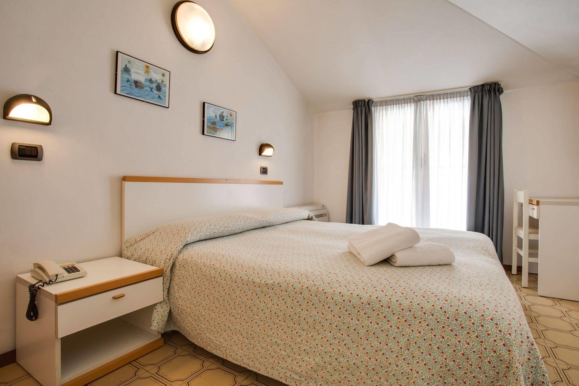 Hotel Villa dei Gerani Rimini Esterno foto