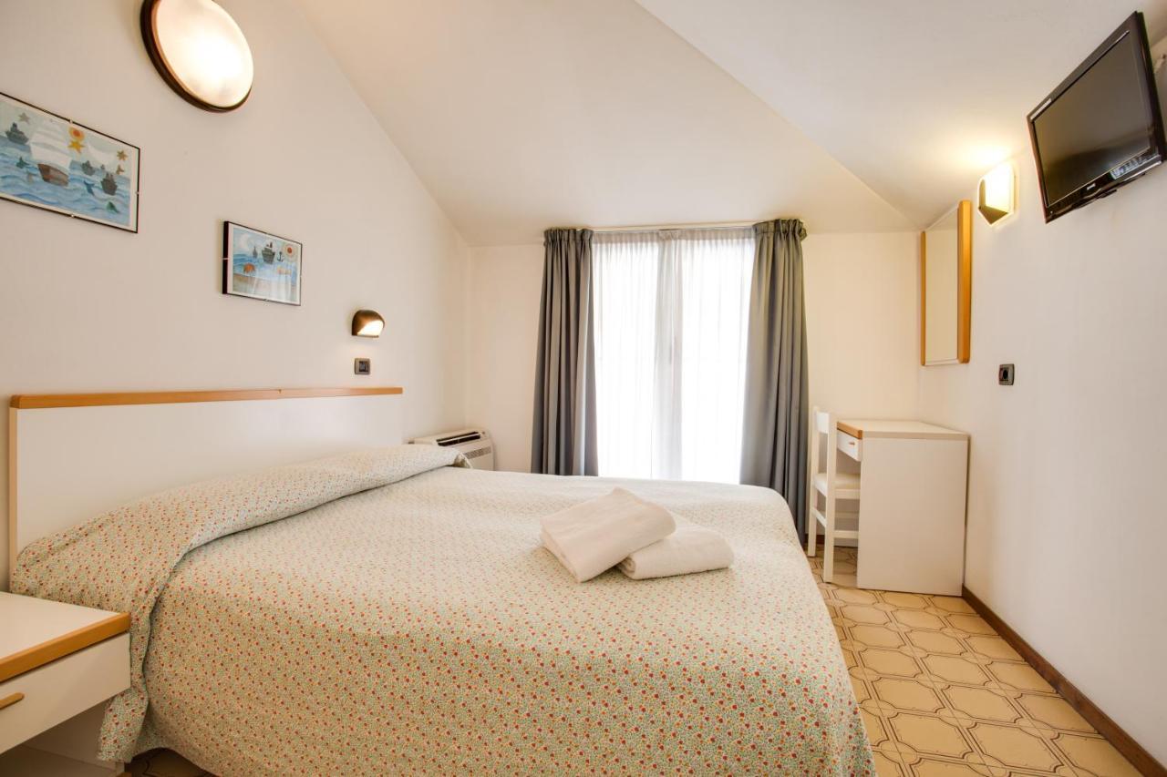 Hotel Villa dei Gerani Rimini Esterno foto